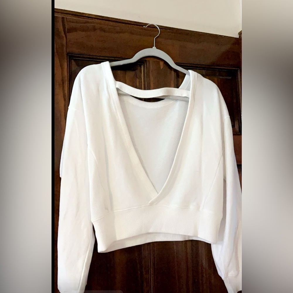 super cute lightweight sweatshirt that is perfect cute fits!💓